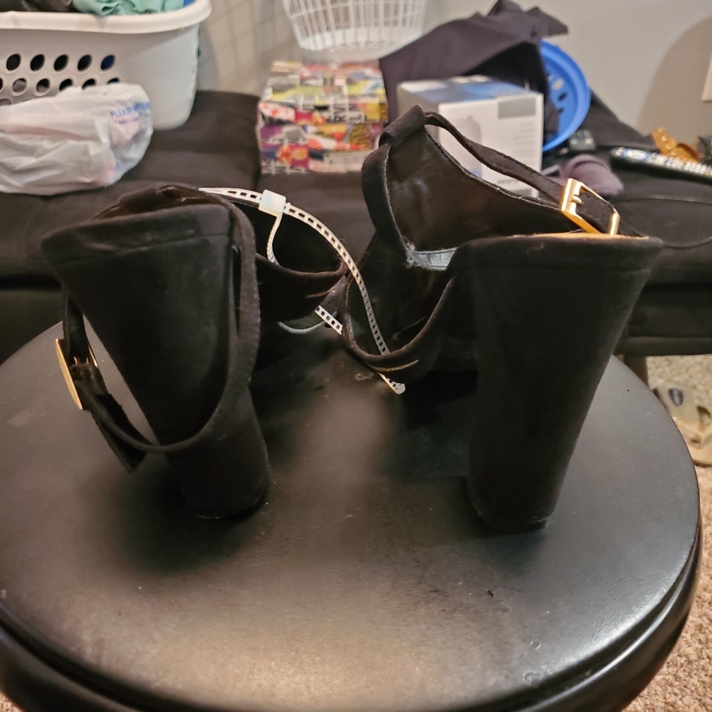Heels - Picture 2 of 3